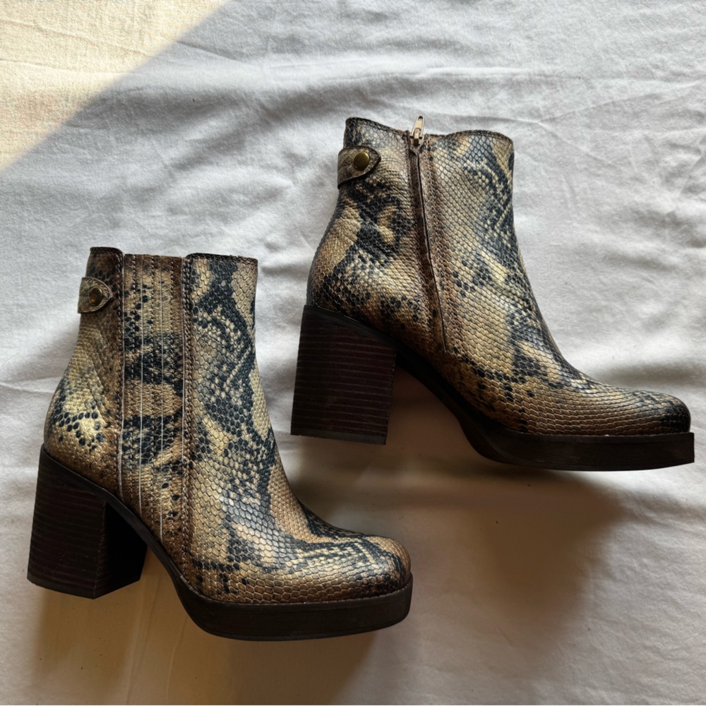 Zodiac Boots Phoenix Snakeskin Square Toe Ankle Block Heel Boots Size 10 New